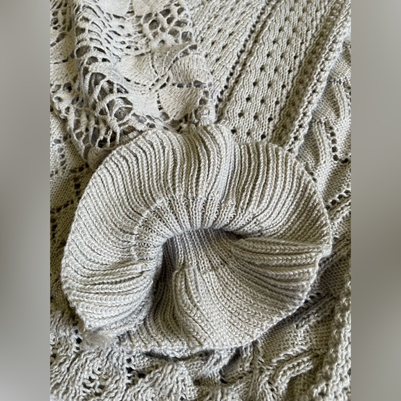 Light Gray Crochet Sleeve Cable Knit Women’s Sweater - Picture 10 of 14